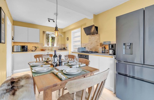 Plumpton Green House | Hillview House | By My Getaways