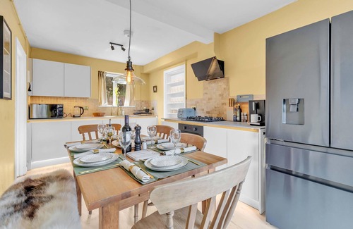 Plumpton Green House | Hillview House | By My Getaways
