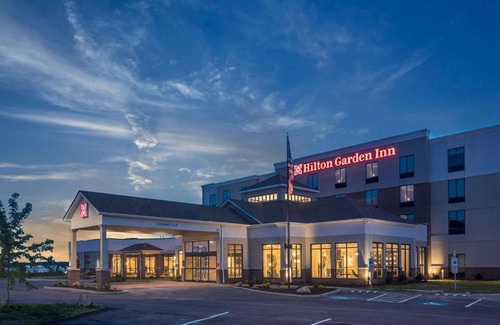 Moon Township Hotel | Hilton Garden Inn Pittsburgh Airport