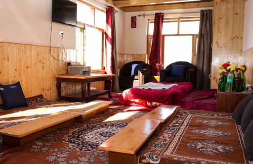 New Manali House | Himalayan Woodpecker - A Truly Himalayan Stay