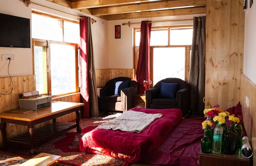 New Manali House | Himalayan Woodpecker - A Truly Himalayan Stay