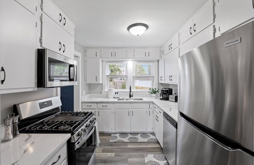 Fullersburg House | Hinsdale Hideaway, Pet Friendly