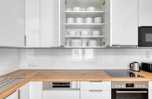 Neubau Apartment | Hip Innere Stadt 3BR w/Elevator, Best Location in Vienna, by Blueground