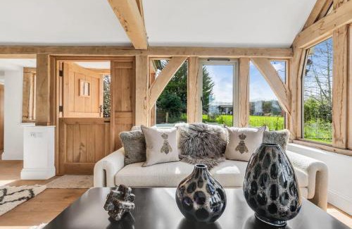 Chipping Campden House | Hiron's Piece and Honeysuckle Cottage - Hot Tub Packages Available