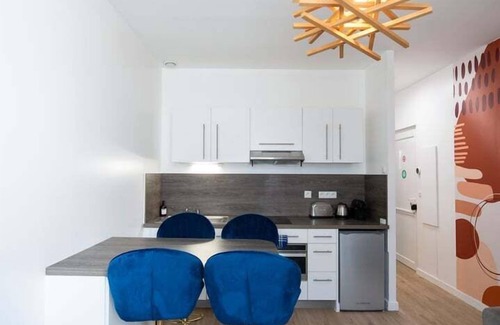 Gorge de Loup Apartment | Hirvi- recently renovated colorfoul cocoon - Valmy