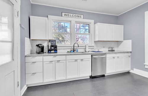 Simpsonville House | Historic 3BR with Porch & Fire Pit near Downtownn