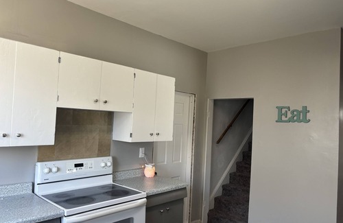 Glendive House | Historic 4b1b 2story Bungalow near Makoshika. Family Friendly