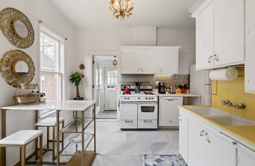 Lower Avenues Cottage | Historic Avenues Cottage-Walk Downtown!