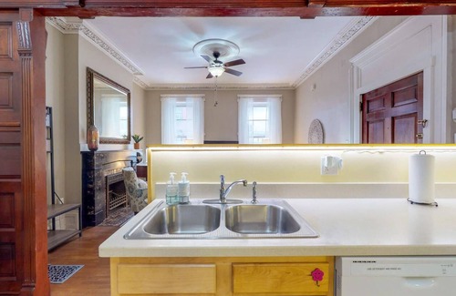 Troy Apartment | Historic Brownstone - Modernized - Luxurious Downtown Troy