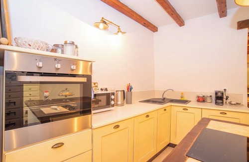 Ala Dei Sardi House | Historic, Centrally Located Holiday Home with Wi-Fi and Fireplace