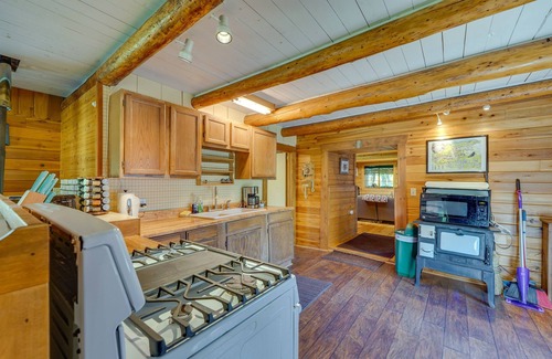 Hope Apartment | Historic Century-Old Cabin in Downtown Hope