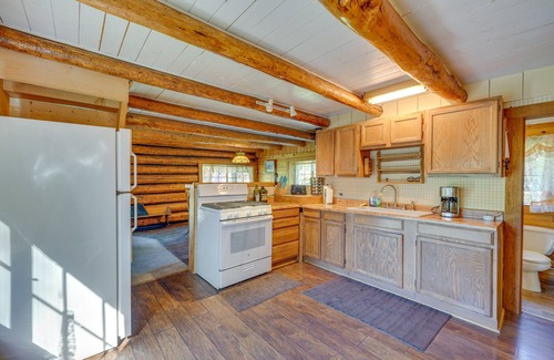 Hope Apartment | Historic Century-Old Cabin in Downtown Hope
