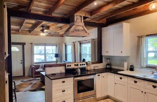 Nashville House | Historic Cottage-near Crater of Diamonds & Historic Washington State Park