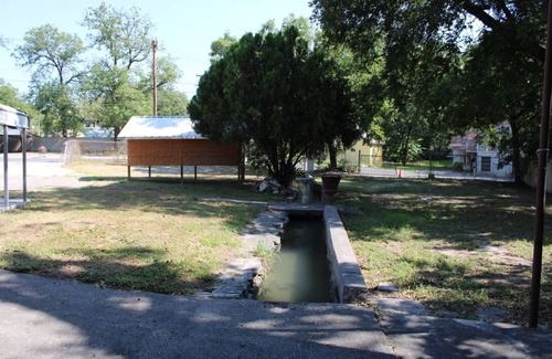 Amistad National Recreational Area Cabin | Historic Cozy Cabin Downtown Del Rio