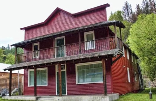 Monarch Cabin | Historic, Creek Side Mountain Home Ski Retreat