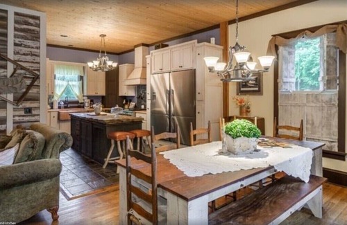 Fairview House | Historic Creekside Cottage - A quiet place for rest and relaxation. Come stay!