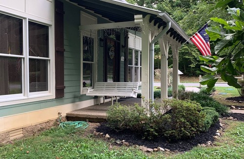 Fairview House | Historic Creekside Cottage - A quiet place for rest and relaxation. Come stay!