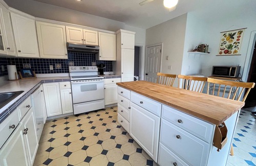 Oswego House | Historic Downtown 6BR Home + Walk to River, Lake & Dining