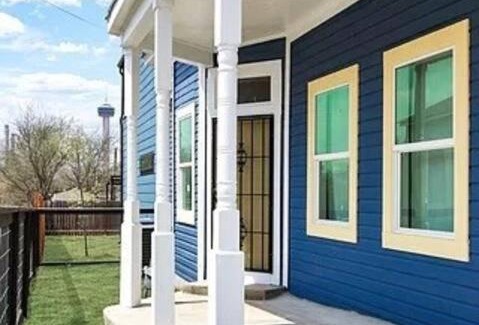 Near East Side House | Historic Downtown Oasis, Alamo dome, Riverwalk,