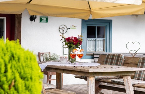 Glatzham House | Historic farmhouse: 200 years old meets new