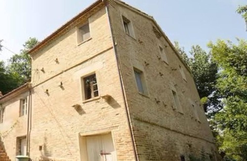 Mombaroccio House | Historic farmhouse for families - with large garden in the Marche region