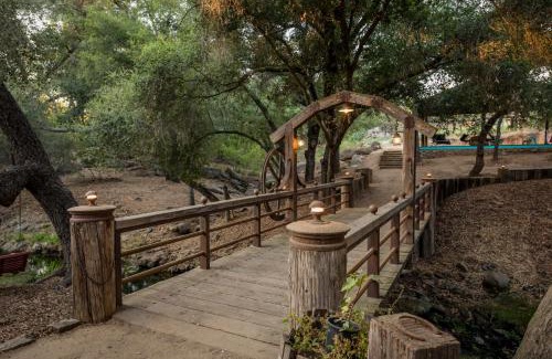 Temecula House | Historic Farmhouse on 5 Peaceful Acres with Ancient Oaks & Creek above Temecula