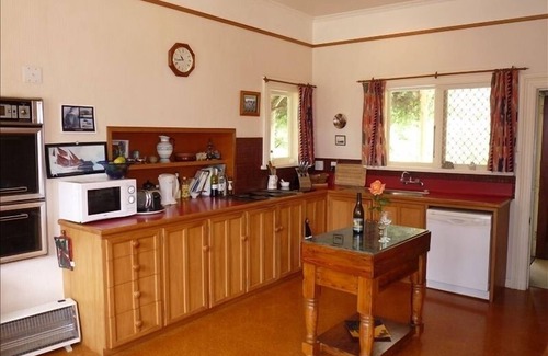 Hawkesbury Villa | Historic Hawkesbury Homestead Estate, Swimming Pool, Tennis court, Wine Country.