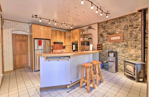 Helena Cottage | Historic Helena Retreat - Near Dtwn & Mt Helena!