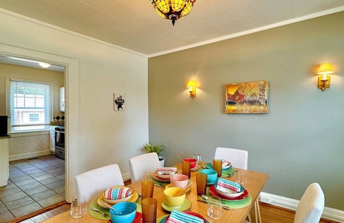 Old Towne House | Historic Home, Modern Conveniences 15 Minutes to Chattanooga. Great for Families