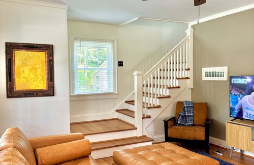 Old Towne House | Historic Home, Modern Conveniences 15 Minutes to Chattanooga. Great for Families