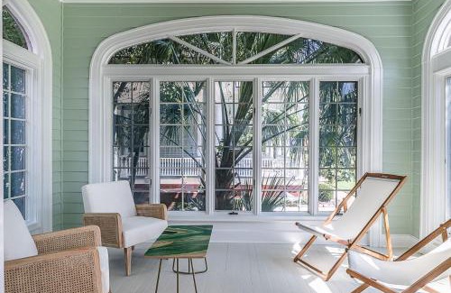 Historic District House | Historic Home Overlooking the Beaufort River Located on Bay St - Sleeps 10