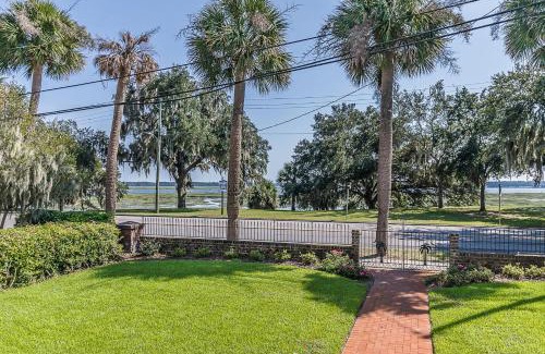 Historic District House | Historic Home Overlooking the Beaufort River Located on Bay St - Sleeps 10