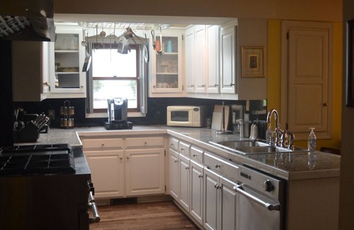Russellville House | Historic Home - Victorian Stage Coach Inn