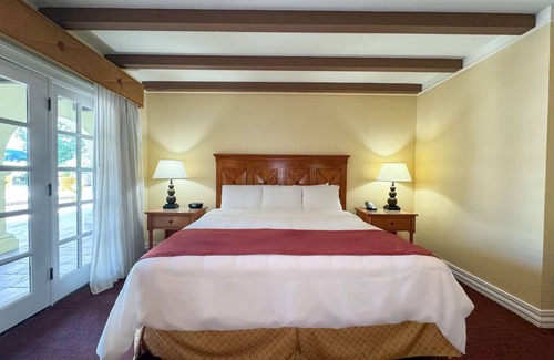 Western Division House | Historic Laredo Retreat w/Courtyard Pool, Onsite Dining & Border Views