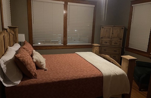 Spur Bed & Breakfast | Historic Lisenby-Campbell House; Spacious, Historic & Tastefully Updated.