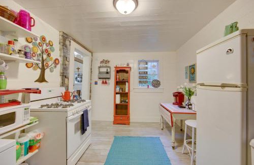 Marshall House | Historic Marshall Log Cabin Less Than 1 Mi to Dtwn!