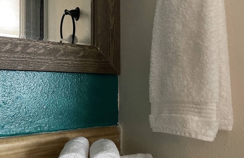 Cleveland Hotel | Historic Mora Inn and RV Park