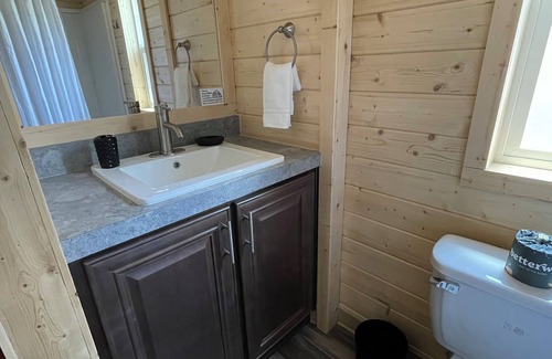 Cleveland Hotel | Historic Mora Inn and RV Park
