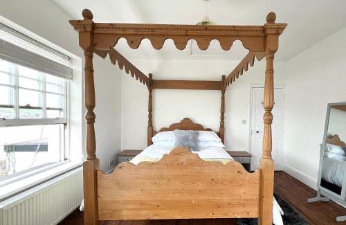 Teignmouth House | Historic 'Old Toll House' Shaldon Bridge