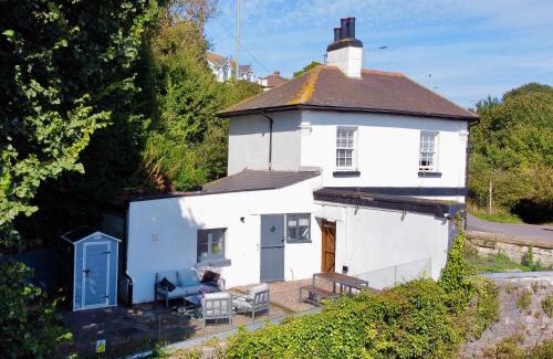 Teignmouth House | Historic 'Old Toll House' Shaldon Bridge