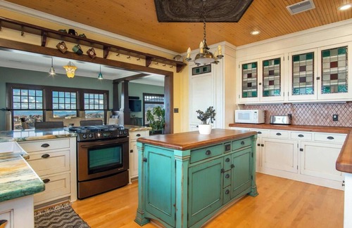 Jerome House | Historic Perch | Sleeps 4 | Close to Sedona