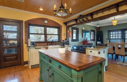 Jerome House | Historic Perch | Sleeps 4 | Close to Sedona