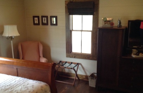 Franklin House | Historic Ranch, great for groups, wonderful outdoors
