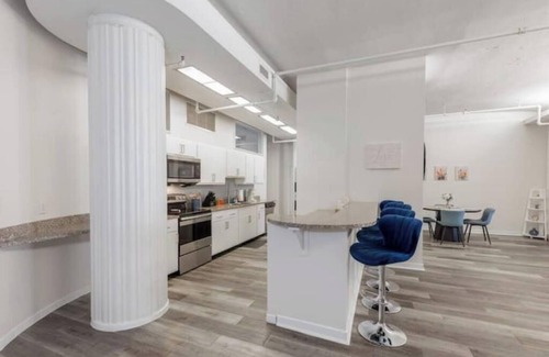 Wholesale District Apartment | Historic Spacious Luxe Suite - The Heart of Indy!
