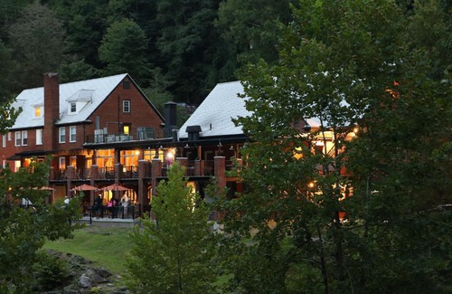 Tapoco Cabin | Historic Tapoco Lodge Resort