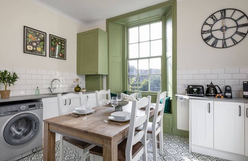 Tillicoultry House | Historic Trackside Retreat, Charming Getaway