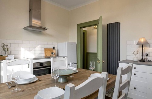 Tillicoultry House | Historic Trackside Retreat, Charming Getaway