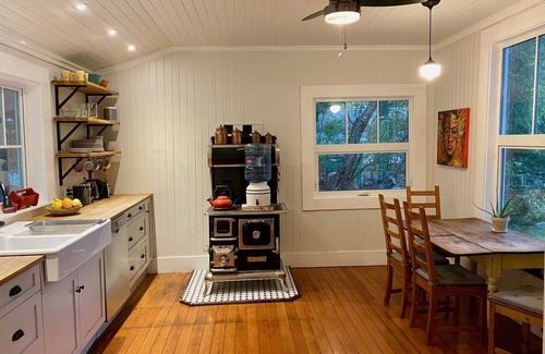 Mayne Island House | Historic Waterfront Home for Monthly Rentals