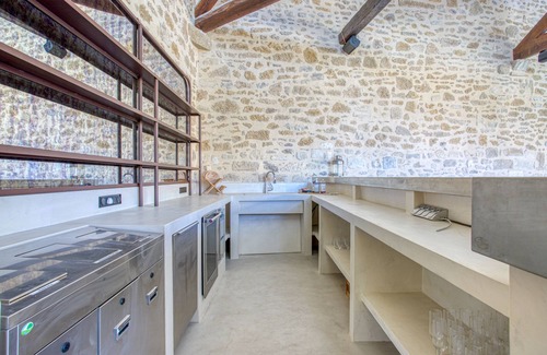 Meynes House | Historic wine property in Provence