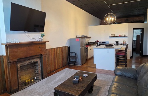 Vevay Apartment | Historical 1-bedroom apartment in centrally located and charming Vevay, Indiana